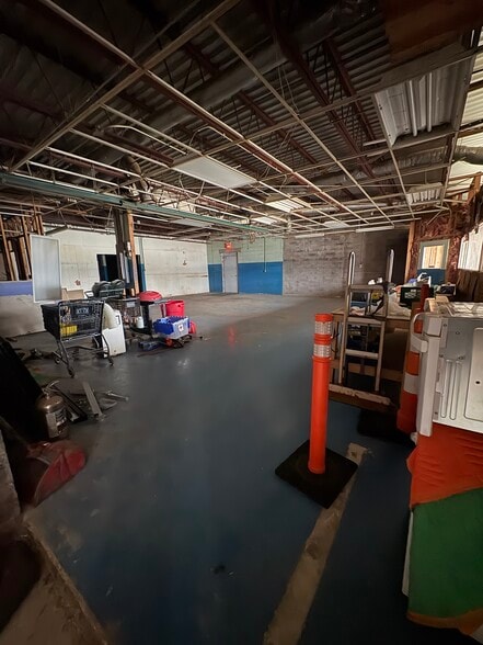 More Photos Of 2189 Eureka Rd, Wyandotte General Retail For Lease