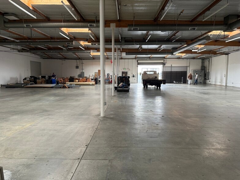 More Photos Of 1014 Griswold Ave, San Fernando Warehouse For Lease