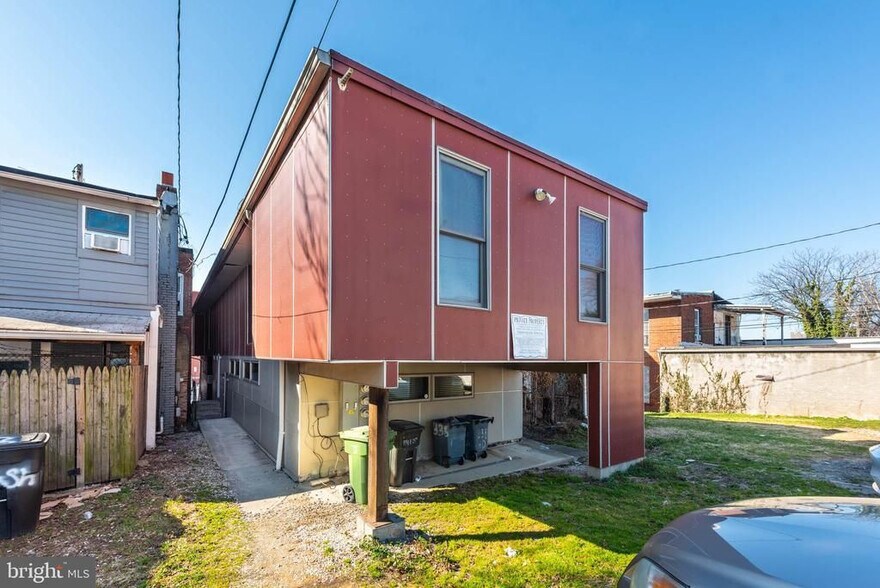 More Photos Of 338 E 25th St, Baltimore Office For Sale