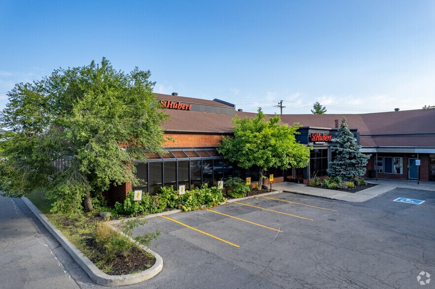 More Photos Of 2915 Boul Saint-Charles, Kirkland General Retail For Lease