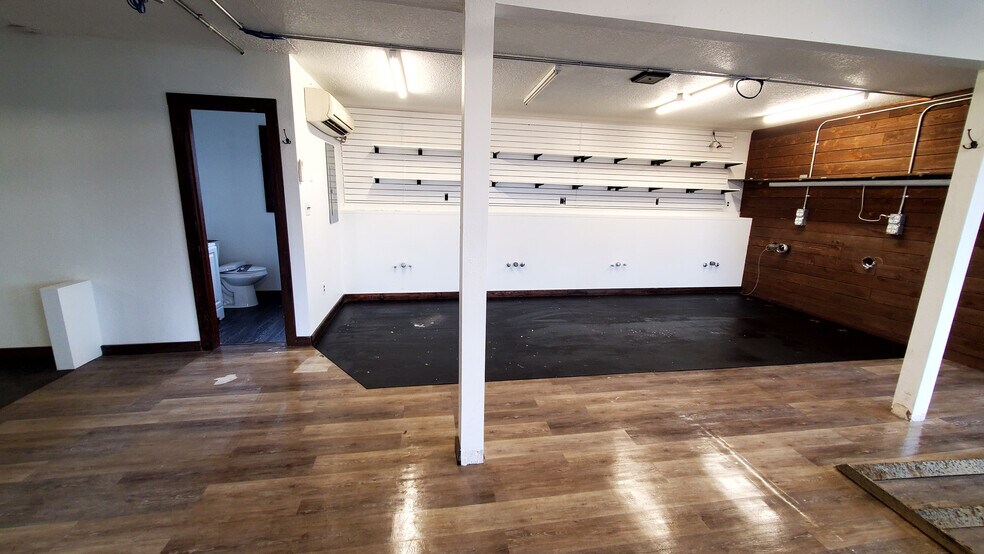 More Photos Of 21028 Highway 99E NE, Aurora Storefront Retail Office For Sale