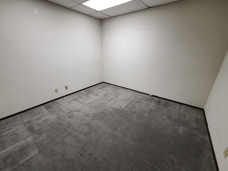 More Photos Of 430 N Canal St, South San Francisco Manufacturing For Sale