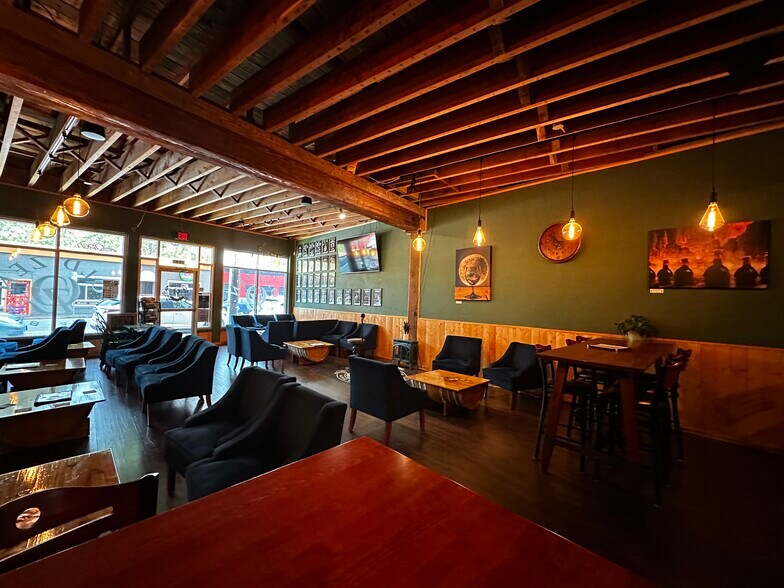 More Photos Of 1111-1117 Edgewater St NW, Salem Storefront For Sale