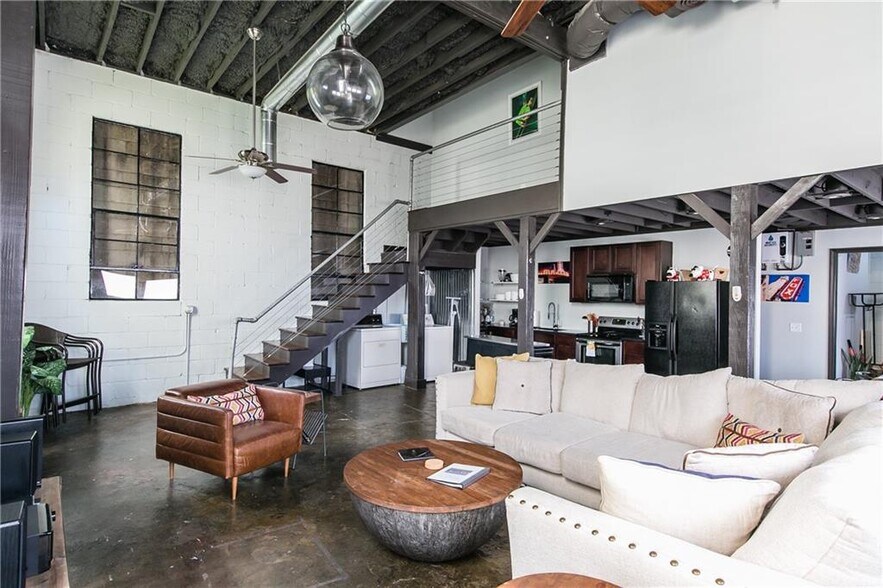 More Photos Of 670 SE Terry St, Atlanta Storefront Retail Office For Sale