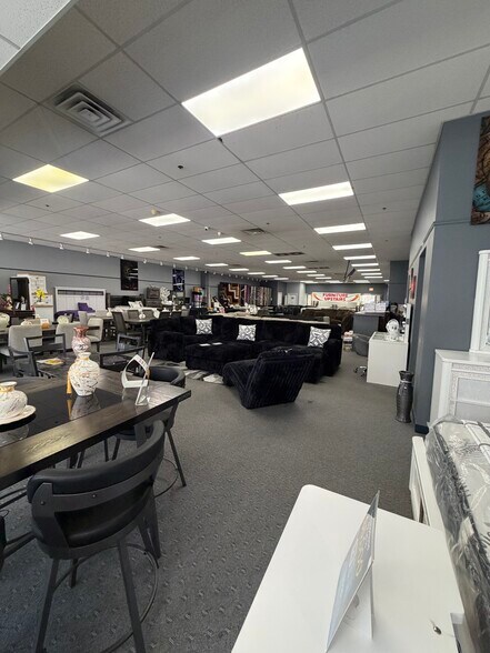More Photos Of 9133 S Commercial Ave, Chicago Storefront For Sale