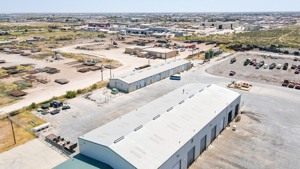More Photos Of 3201 W Murphy St, Odessa Warehouse For Sale