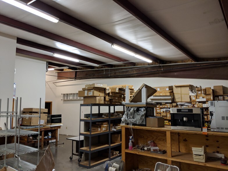 More Photos Of 3228 S West St, Wichita Flex For Lease