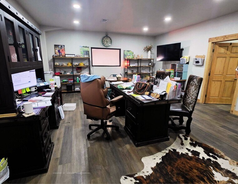 More Photos Of 1003 E County Road 140, Midland Industrial For Lease