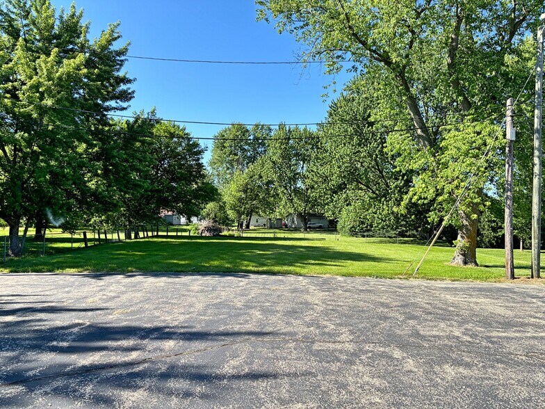 More Photos Of 146 E Main St, Braidwood Storefront For Sale