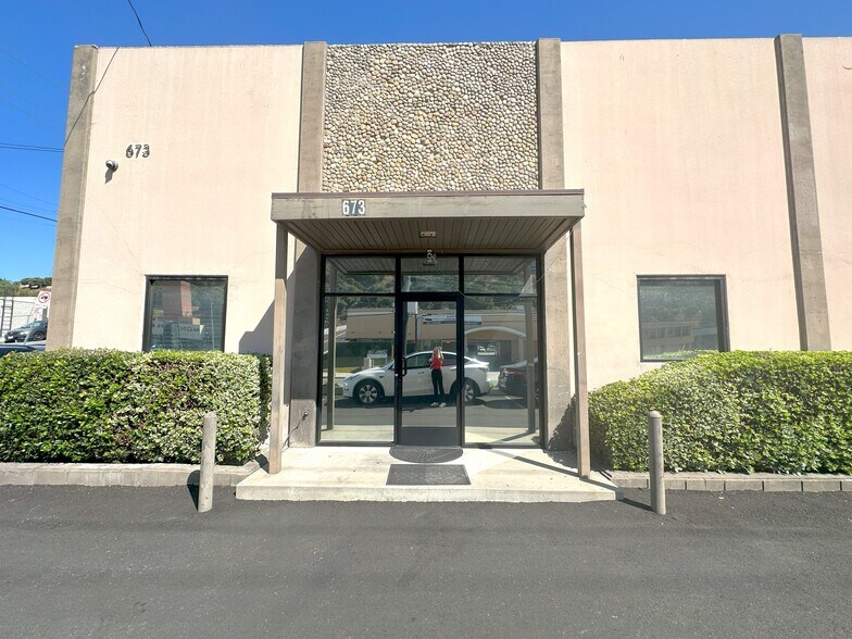 More Photos Of 673 Monterey Pass Rd, Monterey Park Warehouse For Lease