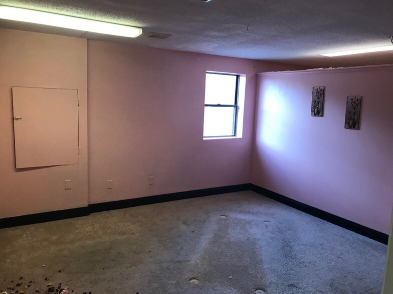 More Photos Of 222 Central St, Hudson Freestanding For Lease