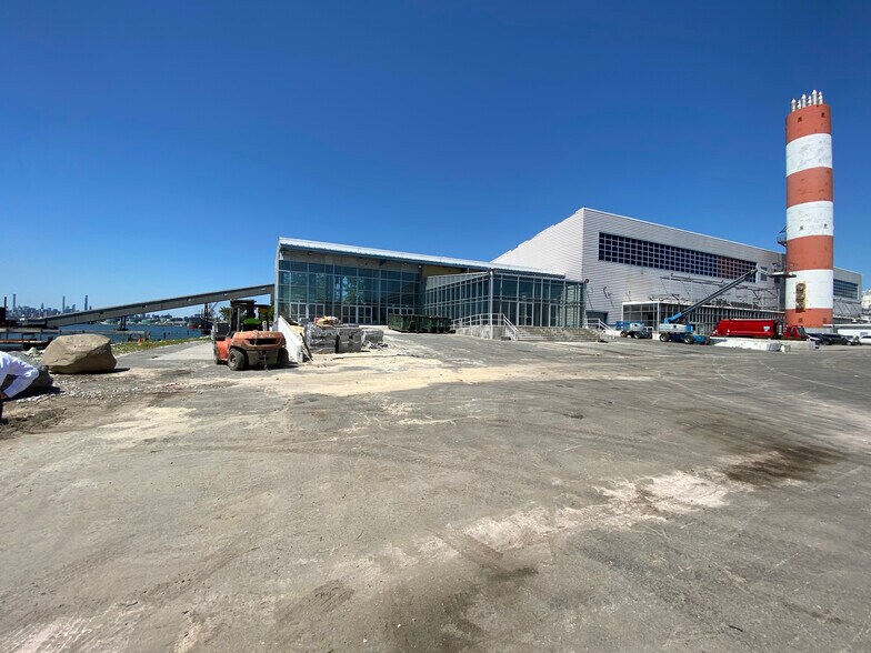 More Photos Of 1110-1120 Oak Point Ave, Bronx Warehouse For Lease