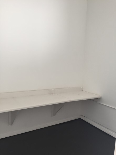 More Photos Of 2222 Pico Blvd, Santa Monica Storefront Retail Office For Lease