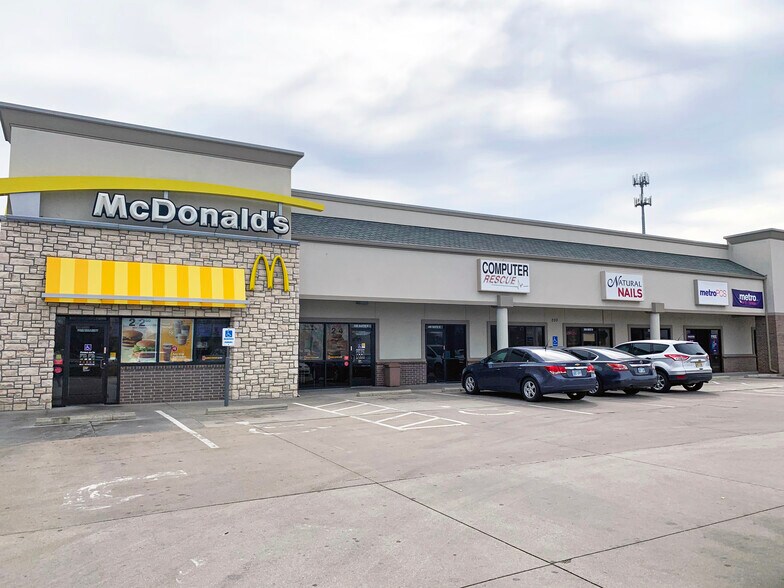 Primary Photo Of 200 N Main St, Haysville Fast Food For Sale