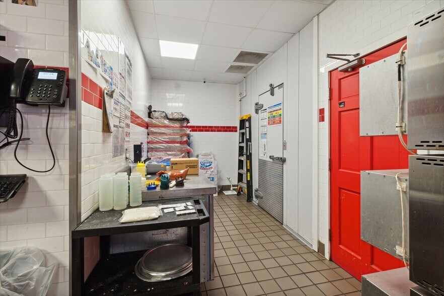 More Photos Of 1380 Wright Ave, Alma Freestanding For Sale