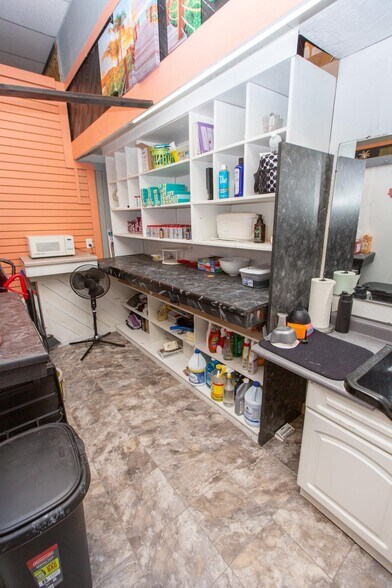 More Photos Of 219 Norris Ave, McCook Storefront For Sale
