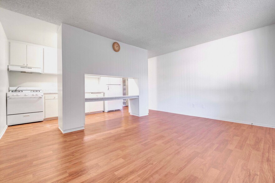 More Photos Of 3943 N H St, San Bernardino Apartments For Sale