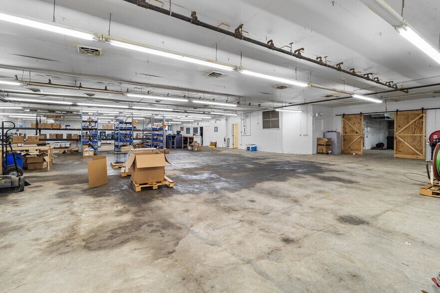 More Photos Of 704 N Central Ave, Locust Warehouse For Lease