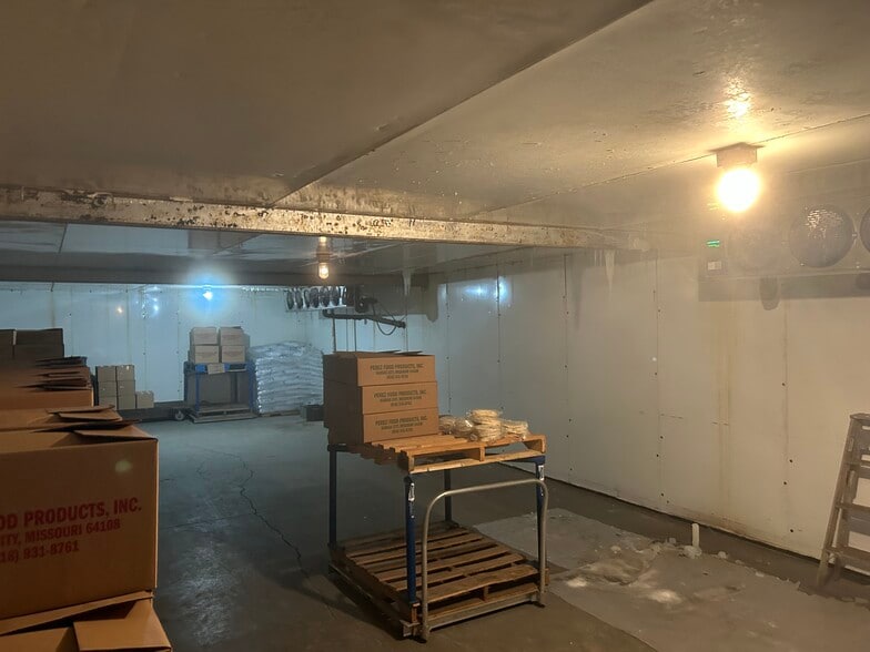 More Photos Of 2826 Southwest Blvd, Kansas City Warehouse For Sale
