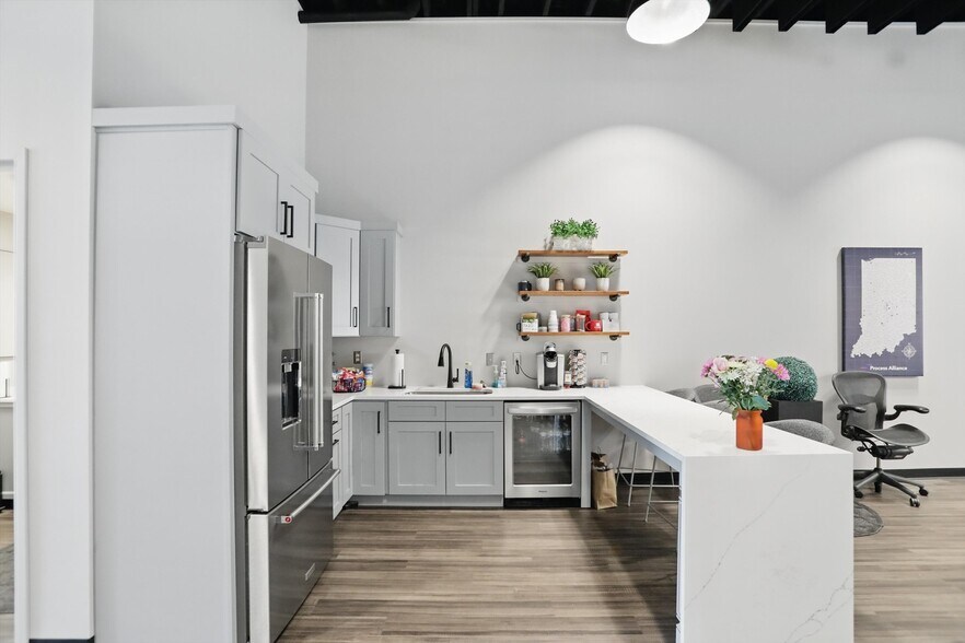 More Photos Of 164 E Jefferson St, Franklin Office For Sale