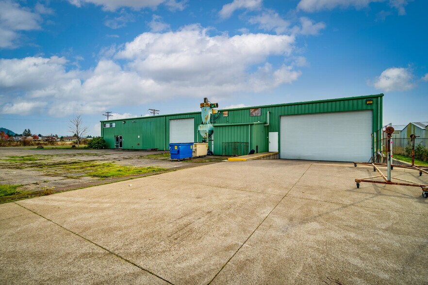 More Photos Of 1620-1720 W Airway Rd, Lebanon Manufacturing For Sale