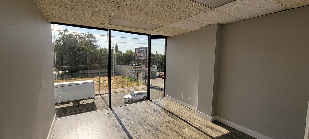 More Photos Of 6047 Tampa Ave, Tarzana Office For Lease