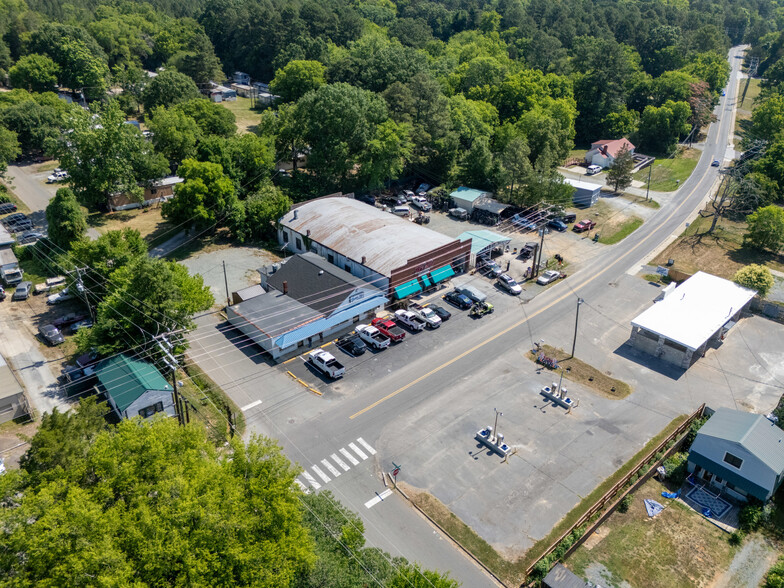 More Photos Of 127 Thompson St, Pittsboro Auto Repair For Lease