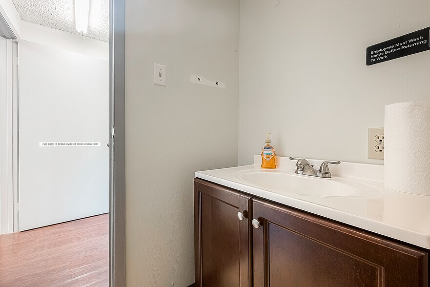 More Photos Of 208-214 E X St, Deer Park Medical For Lease