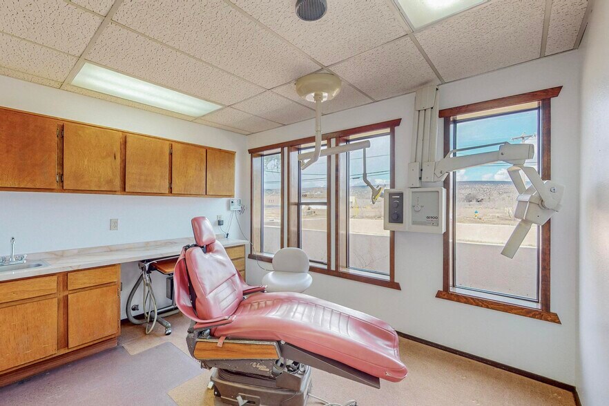 More Photos Of 901 E Roosevelt Ave, Grants Healthcare For Sale