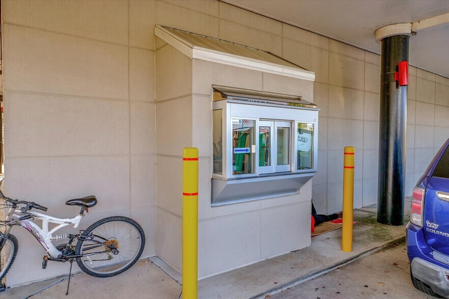 More Photos Of 608 W Town Center Blvd, Champaign Restaurant For Sale