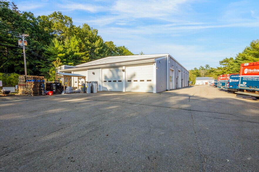 More Photos Of 28 Commercial Ct, Auburn Manufacturing For Sale