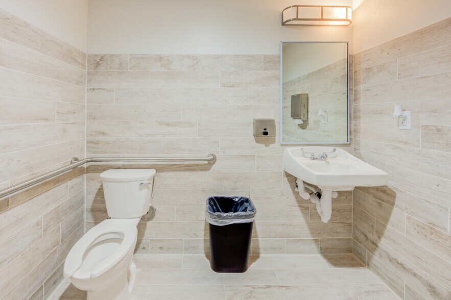 More Photos Of 11711 Bedford, Houston Loft Creative Space For Lease