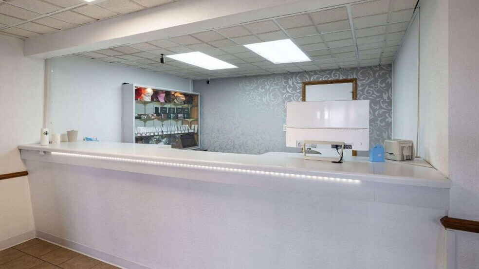 More Photos Of 200 S Pine Ridge Ave, Merrill Hotel For Sale