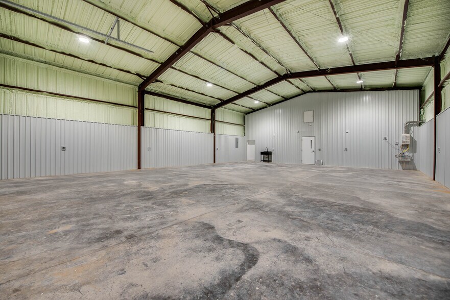 More Photos Of 1712 FM 1788, Midland Warehouse For Lease