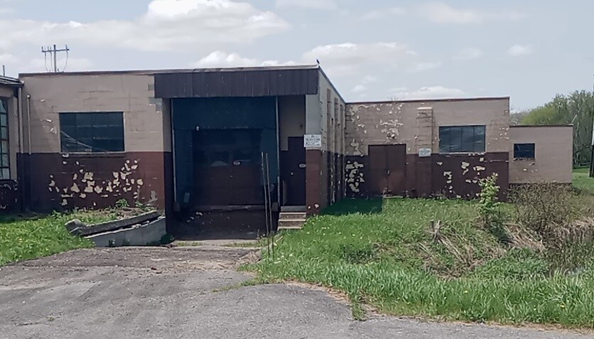 More Photos Of 664 S Edgewood Ave, Somerset Light Distribution For Lease