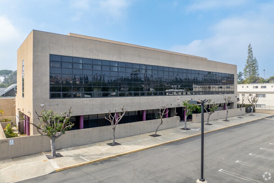 More Photos Of 66 Hurlbut St, Pasadena Medical For Lease