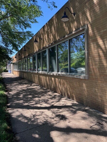 More Photos Of 4510 N Ravenswood Ave, Chicago Warehouse For Lease