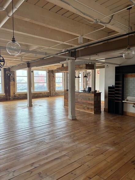 More Photos Of 2362 Russell St, Detroit Storefront Retail Office For Lease