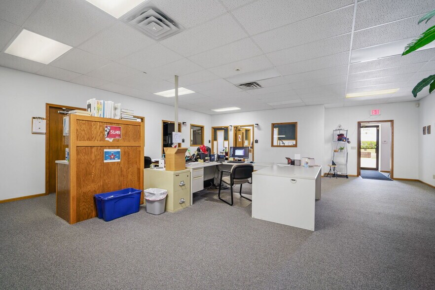 More Photos Of 1801 N 13th Ave E, Newton Flex For Lease