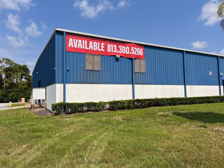 More Photos Of 1615 N 118th Ave, Saint Petersburg Flex For Lease