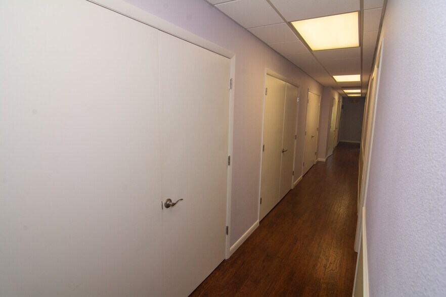 More Photos Of 3617 Webber St, Sarasota General Retail For Sale