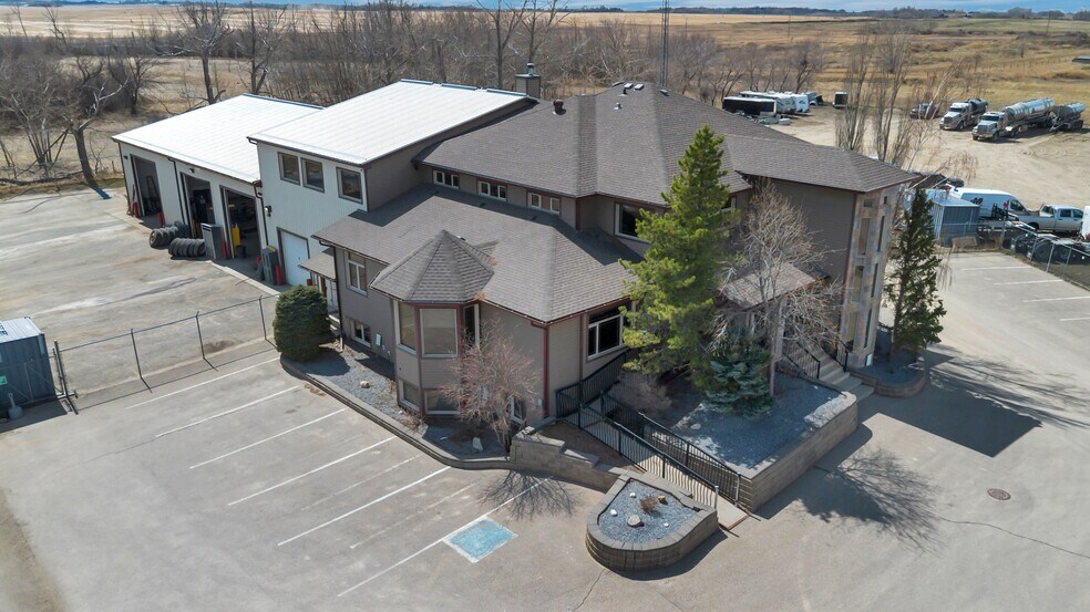 Primary Photo Of 118 Canal Gdns, Strathmore Light Distribution For Sale