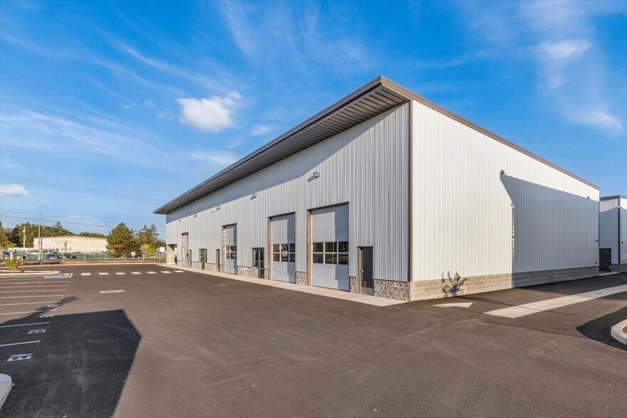 More Photos Of 167 Bateman Dr, Medford Light Manufacturing For Lease