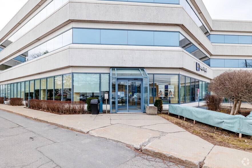 More Photos Of 5500 Av Royalmount, Mt Royal Office Residential For Lease