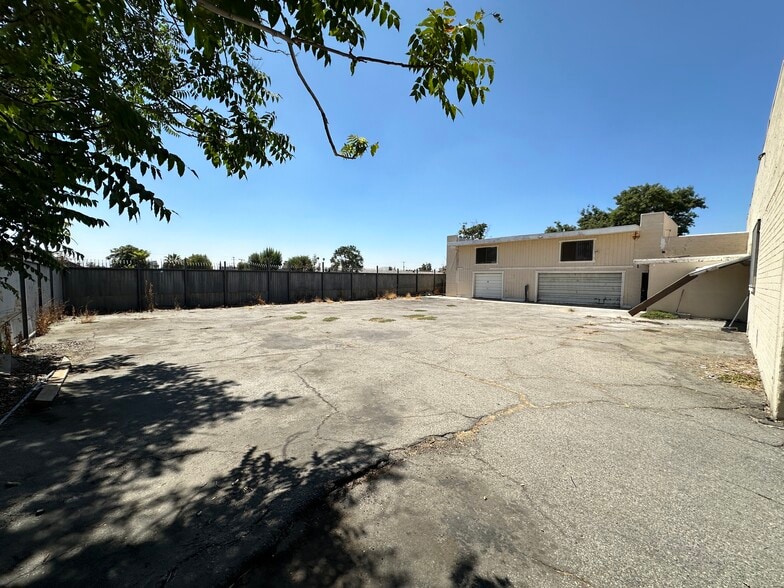 More Photos Of 431 W 10th St, San Bernardino Auto Repair For Sale