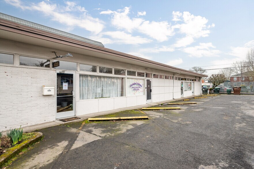 More Photos Of 1221-1227 17th Ave, Longview Loft Creative Space For Sale
