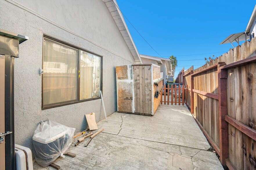 More Photos Of 2440 Wabash Ave, Los Angeles Apartments For Sale