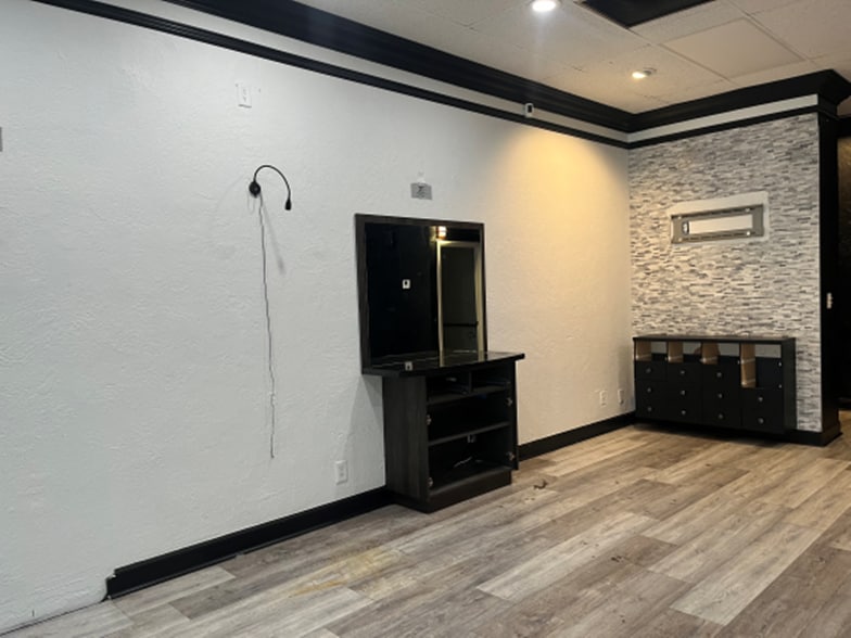 More Photos Of 690-700 E Mcnab Rd, Pompano Beach Freestanding For Lease