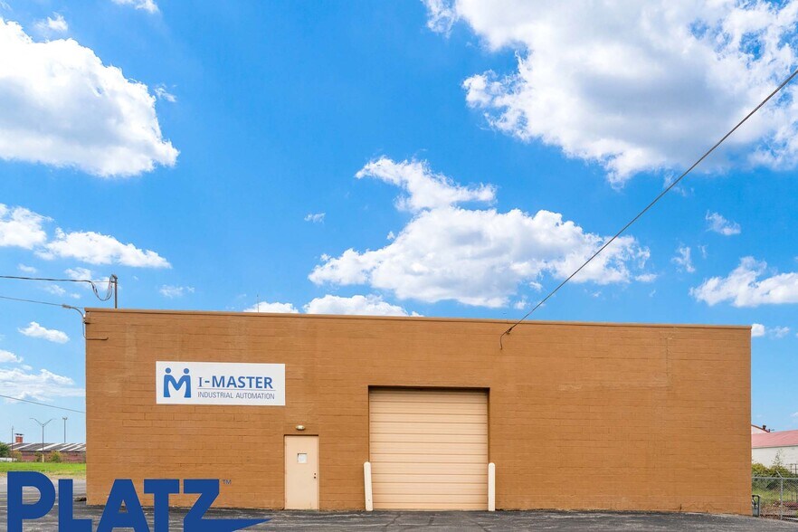 More Photos Of 330 N Meridian Rd, Youngstown Warehouse For Lease