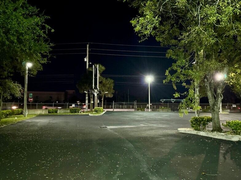 More Photos Of 4381 N Dixie Hwy, Deerfield Beach Freestanding For Lease